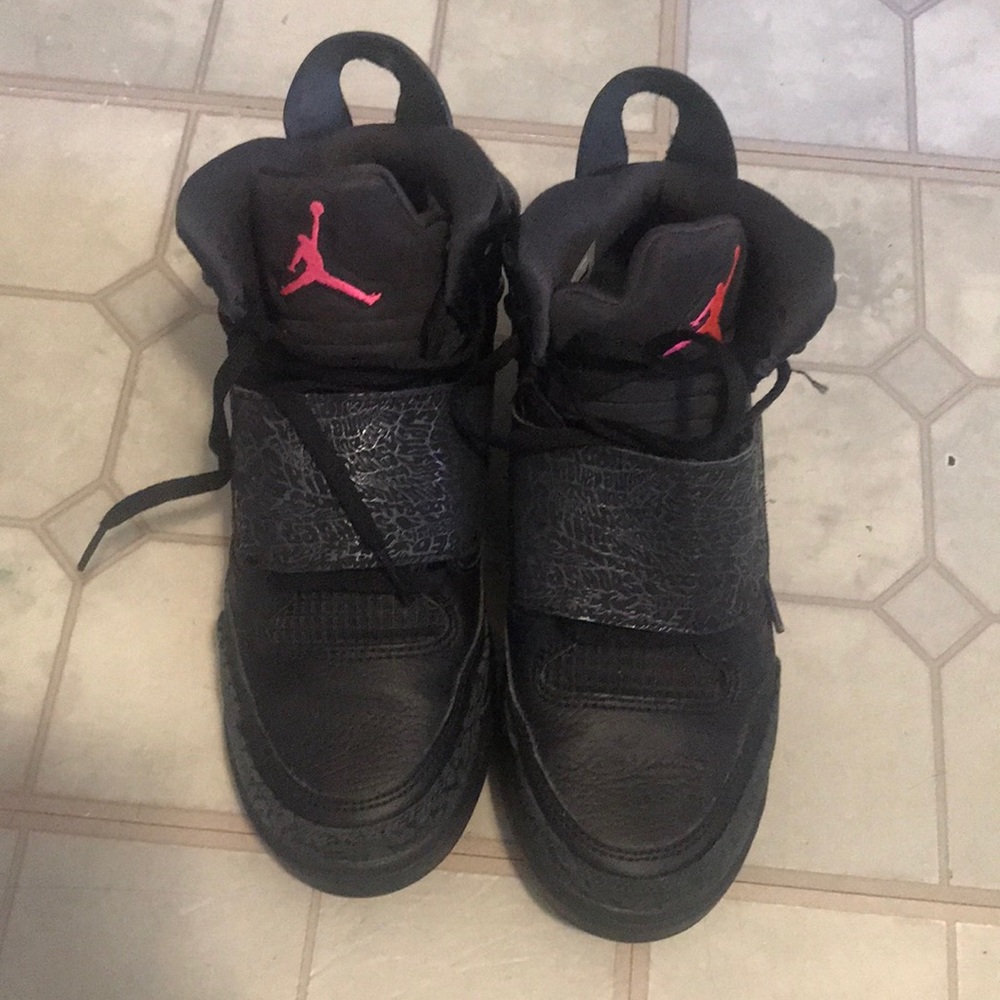 Black and pink Jordan’s Size 4.5